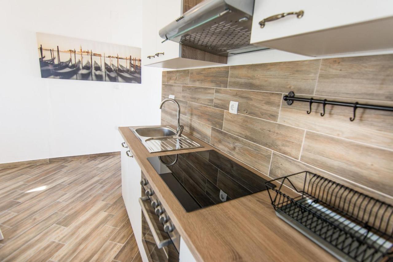 Apartments Tarragon Ugrinici Екстер'єр фото