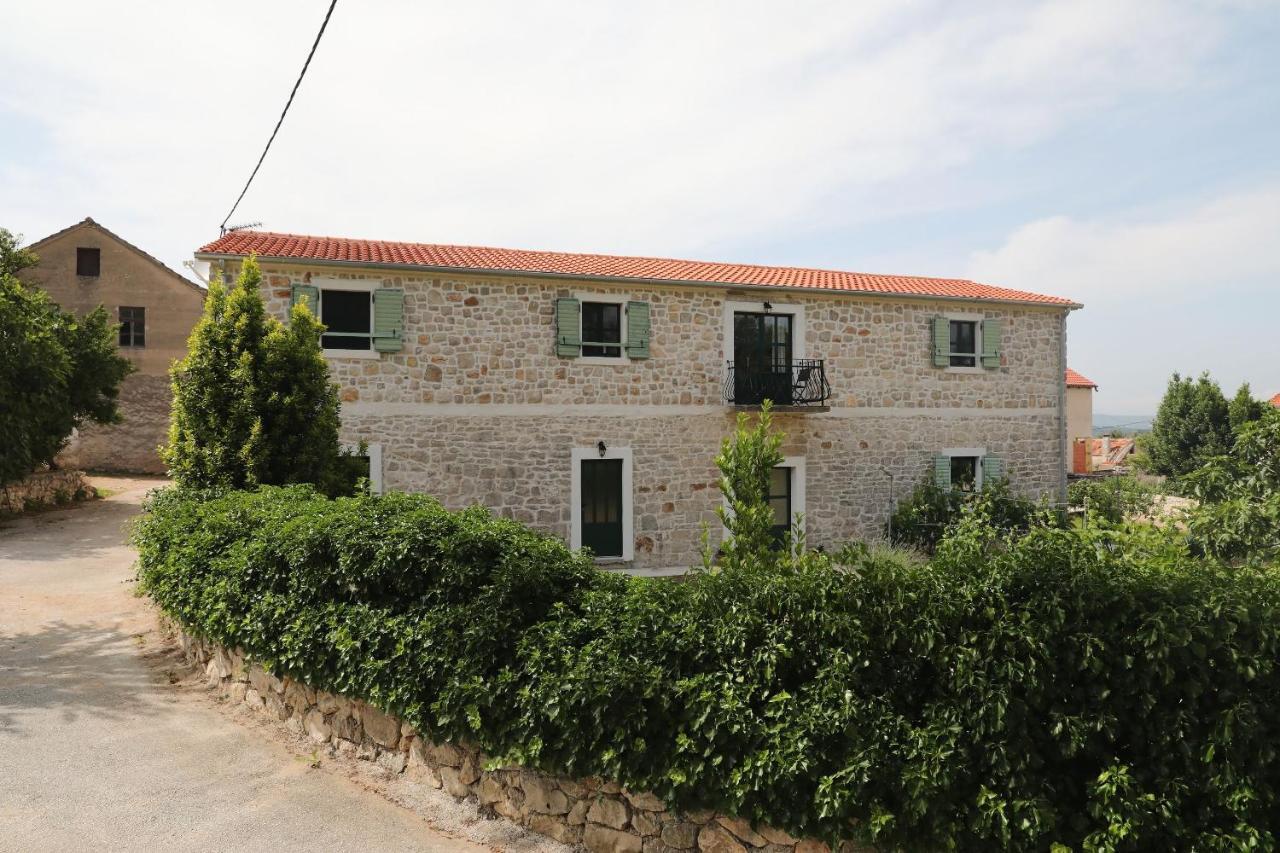 Apartments Tarragon Ugrinici Екстер'єр фото