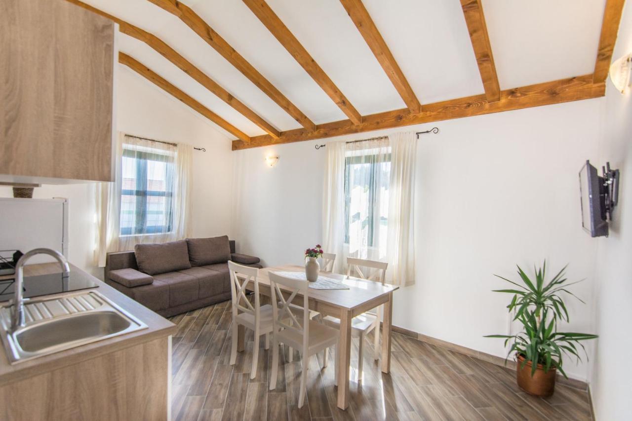 Apartments Tarragon Ugrinici Екстер'єр фото