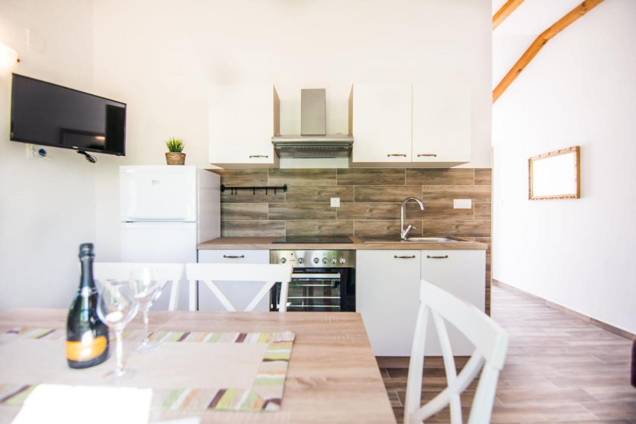 Apartments Tarragon Ugrinici Екстер'єр фото