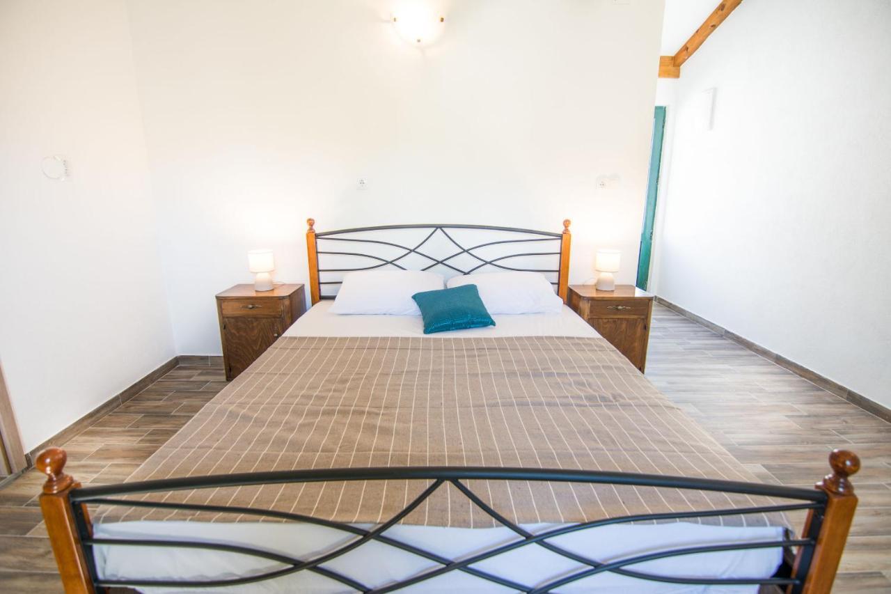 Apartments Tarragon Ugrinici Екстер'єр фото