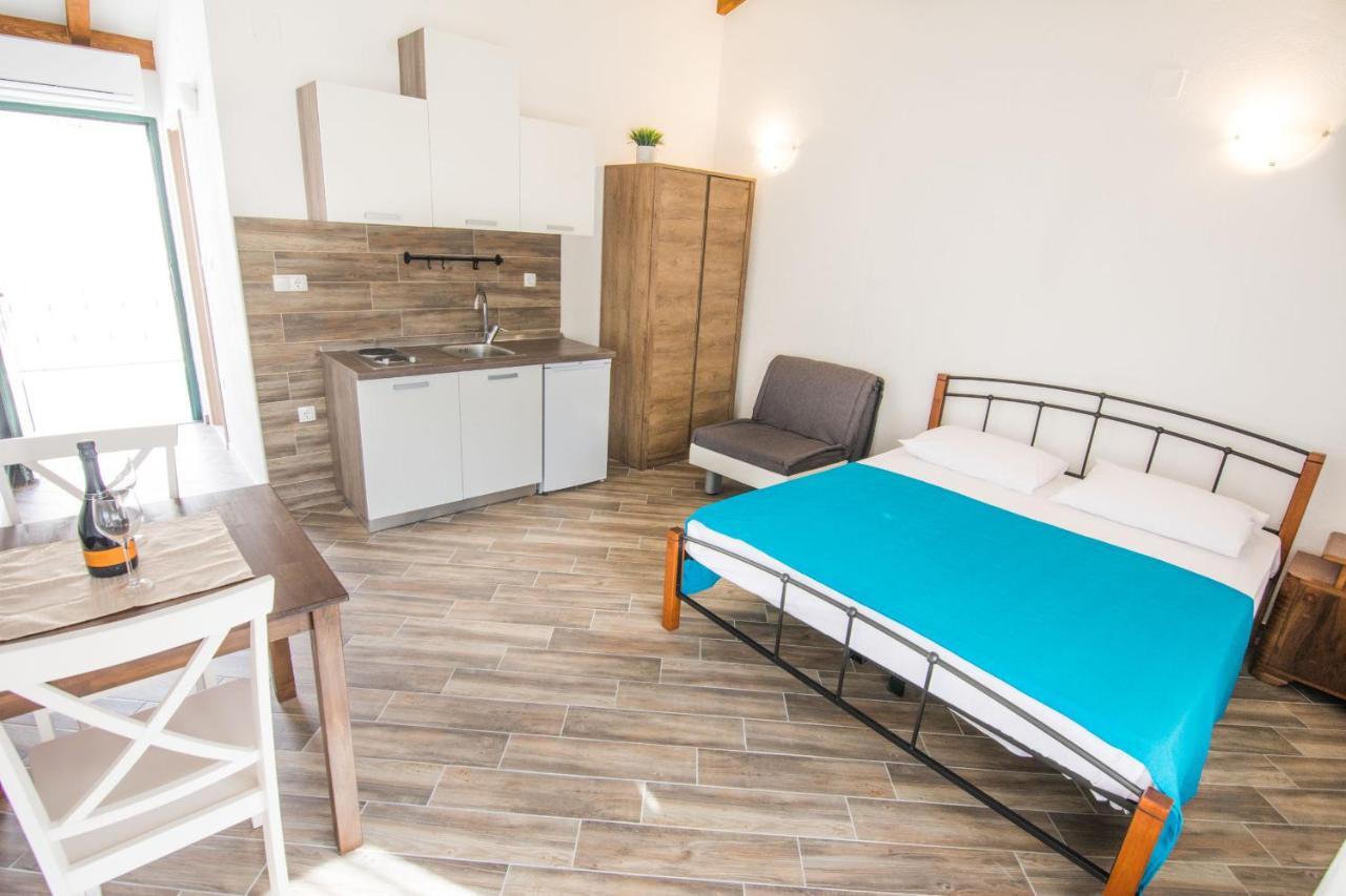 Apartments Tarragon Ugrinici Екстер'єр фото
