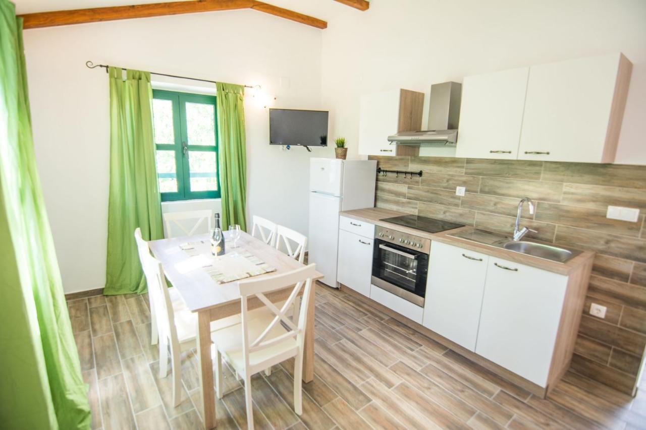 Apartments Tarragon Ugrinici Екстер'єр фото