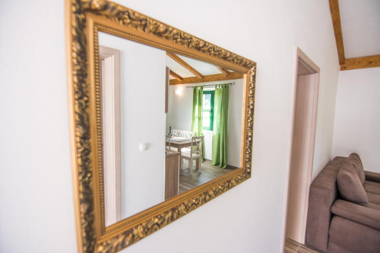 Apartments Tarragon Ugrinici Екстер'єр фото