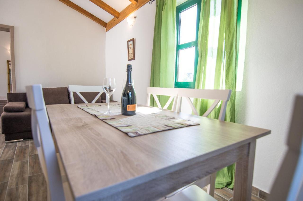 Apartments Tarragon Ugrinici Екстер'єр фото