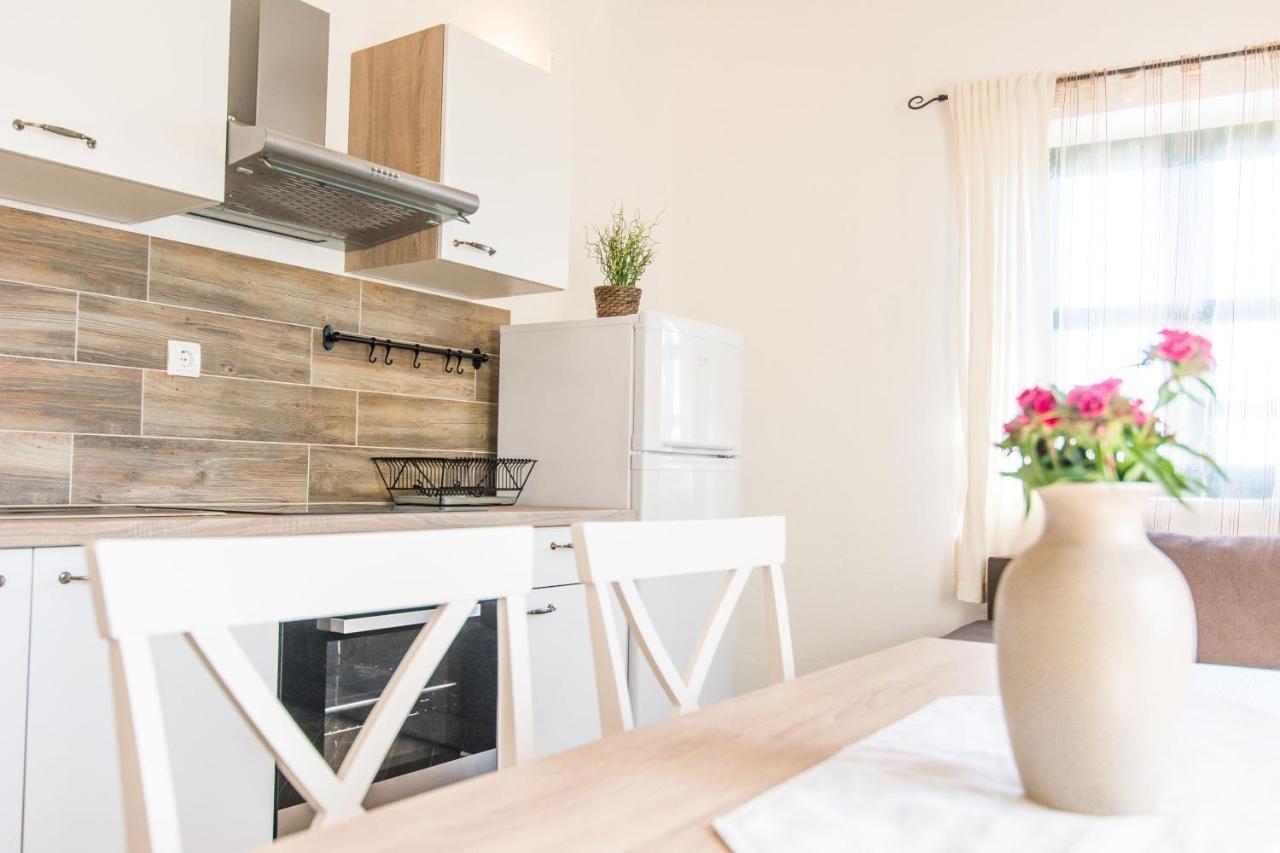 Apartments Tarragon Ugrinici Екстер'єр фото