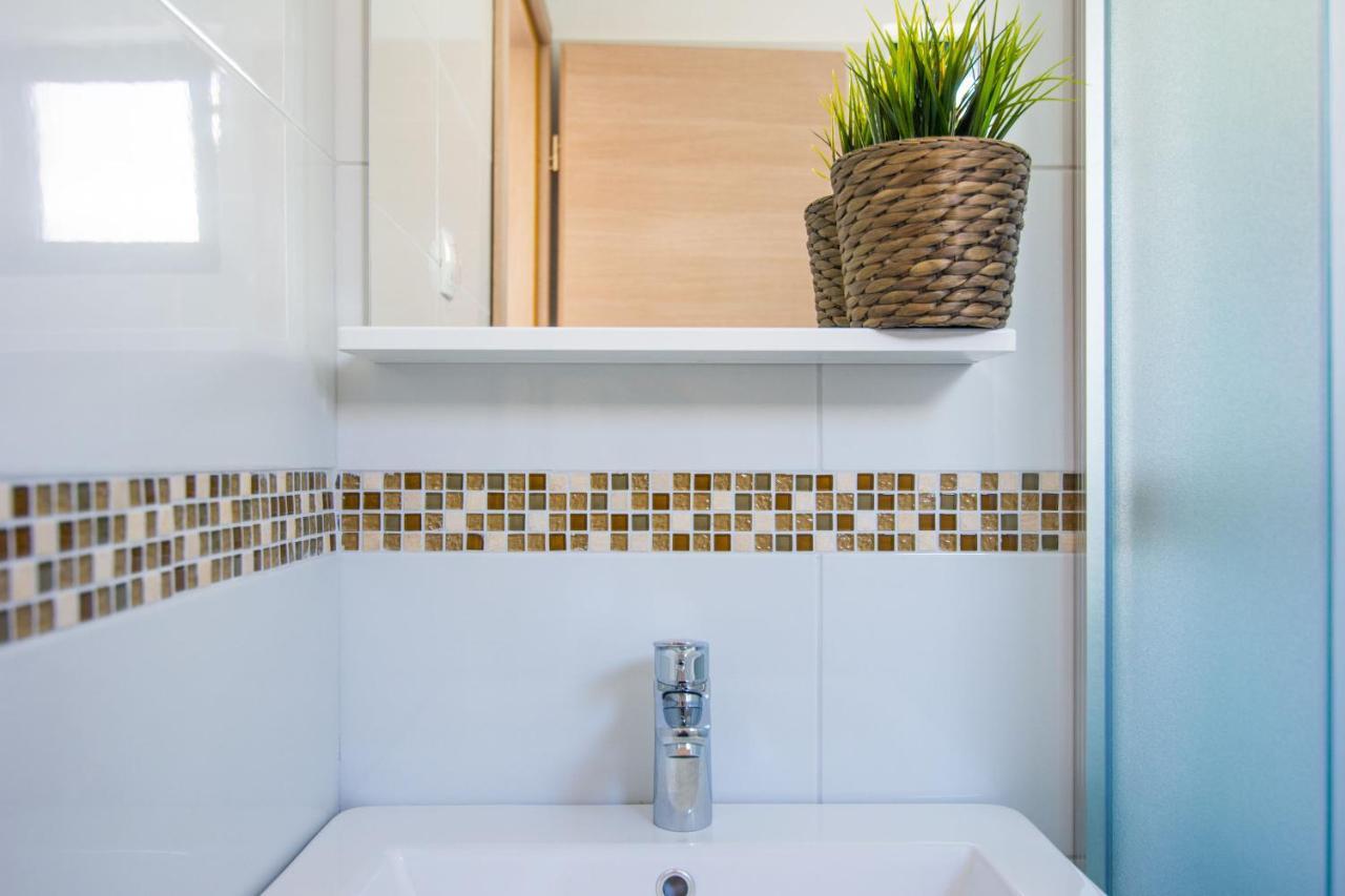 Apartments Tarragon Ugrinici Екстер'єр фото