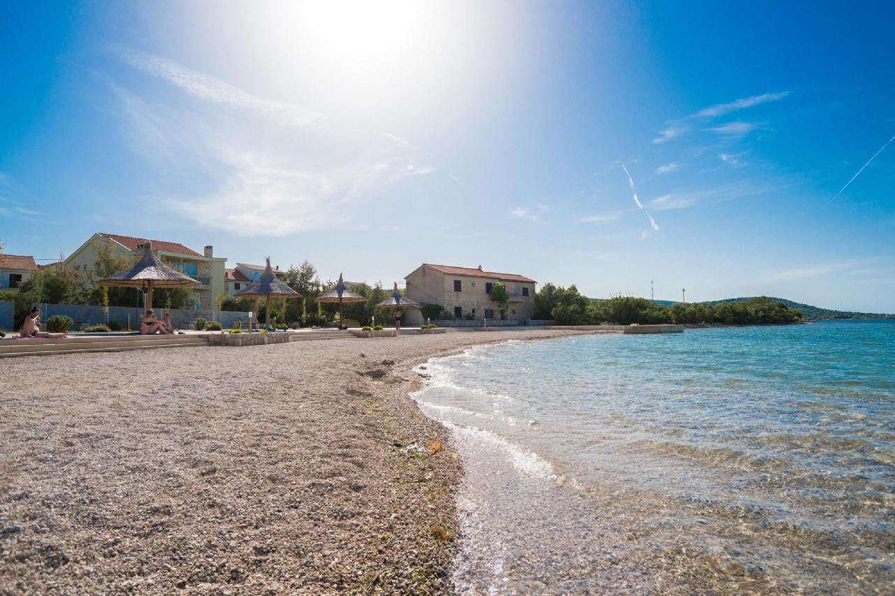 Apartments Tarragon Ugrinici Екстер'єр фото